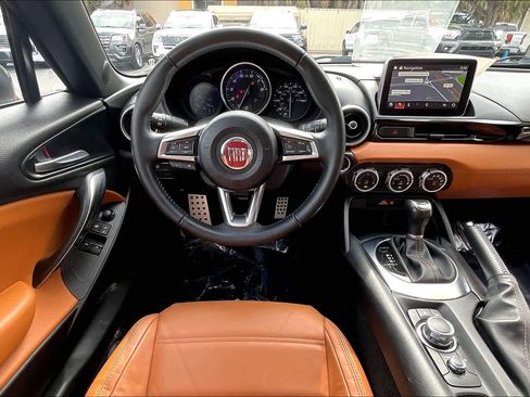 Used 2017 FIAT 124 Spider Lusso image 6