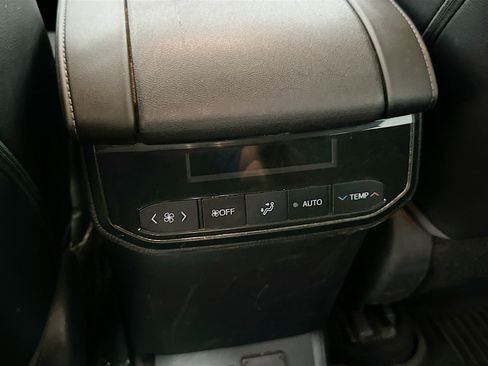 Used 2021 Toyota Highlander Limited image 27