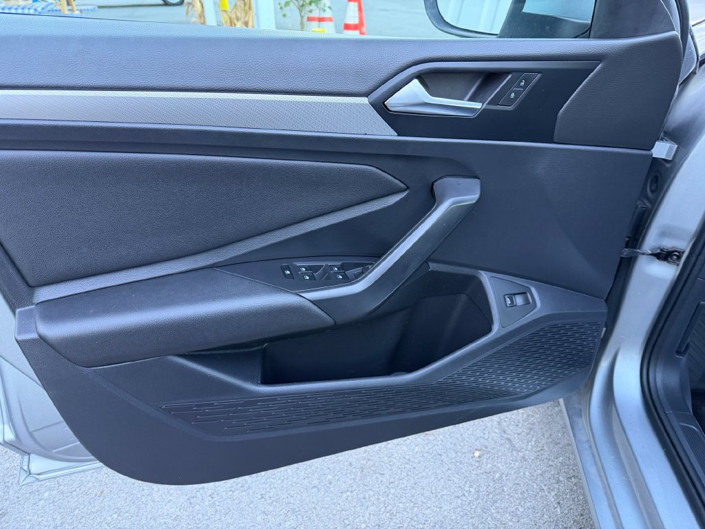 Used 2020 Volkswagen Jetta SE w/ SE Cold Weather Package FWD image 14