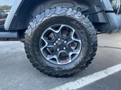Used 2023 Jeep Wrangler Unlimited Rubicon w/ Cold Weather Group AWD/4WD image 31