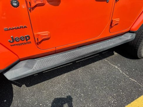 Used 2018 Jeep Wrangler Unlimited Sahara w/ Dual Top Group AWD/4WD image 8