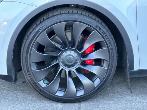 Used 2022 Tesla Model Y Performance image 24