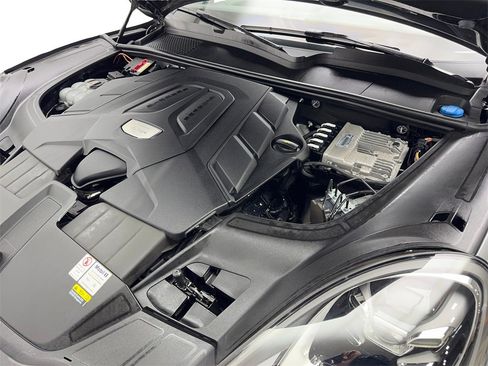 Used 2022 Porsche Cayenne image 73