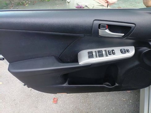 Used 2012 Toyota Camry SE FWD image 13