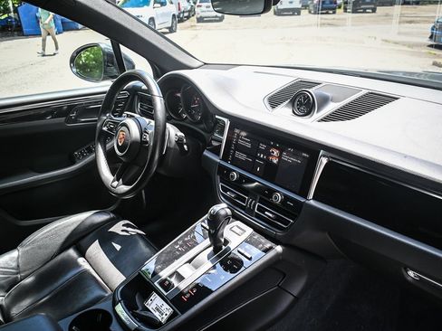 Used 2023 Porsche Macan AWD/4WD image 19