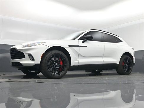 Used 2021 Aston Martin DBX image 42