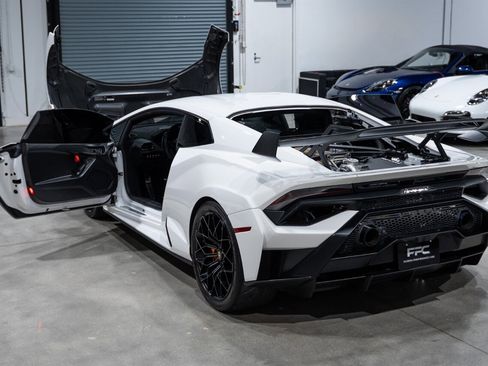 Used 2022 Lamborghini Huracan STO RWD image 32