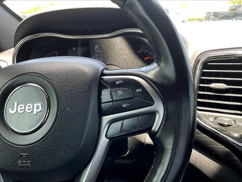 Used 2020 Jeep Grand Cherokee Laredo w/ Laredo X Package RWD image 21