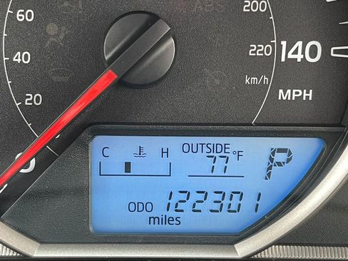 Used 2015 Toyota RAV4 XLE image 19