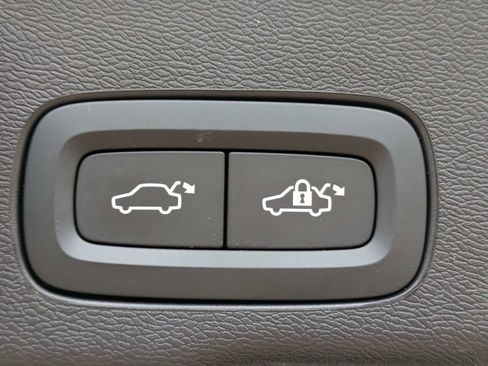Certified 2026 Volvo XC60 B5 Ultra w/ Climate Package AWD/4WD image 13