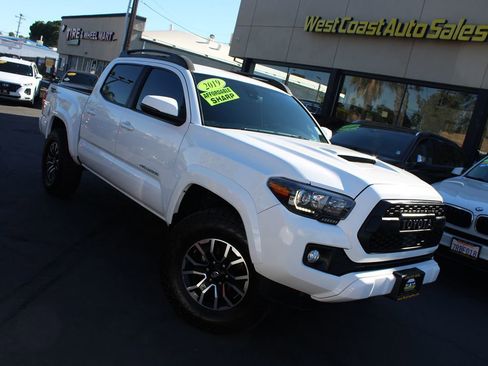 Used 2019 Toyota Tacoma TRD Sport w/ Technology Package RWD image 33
