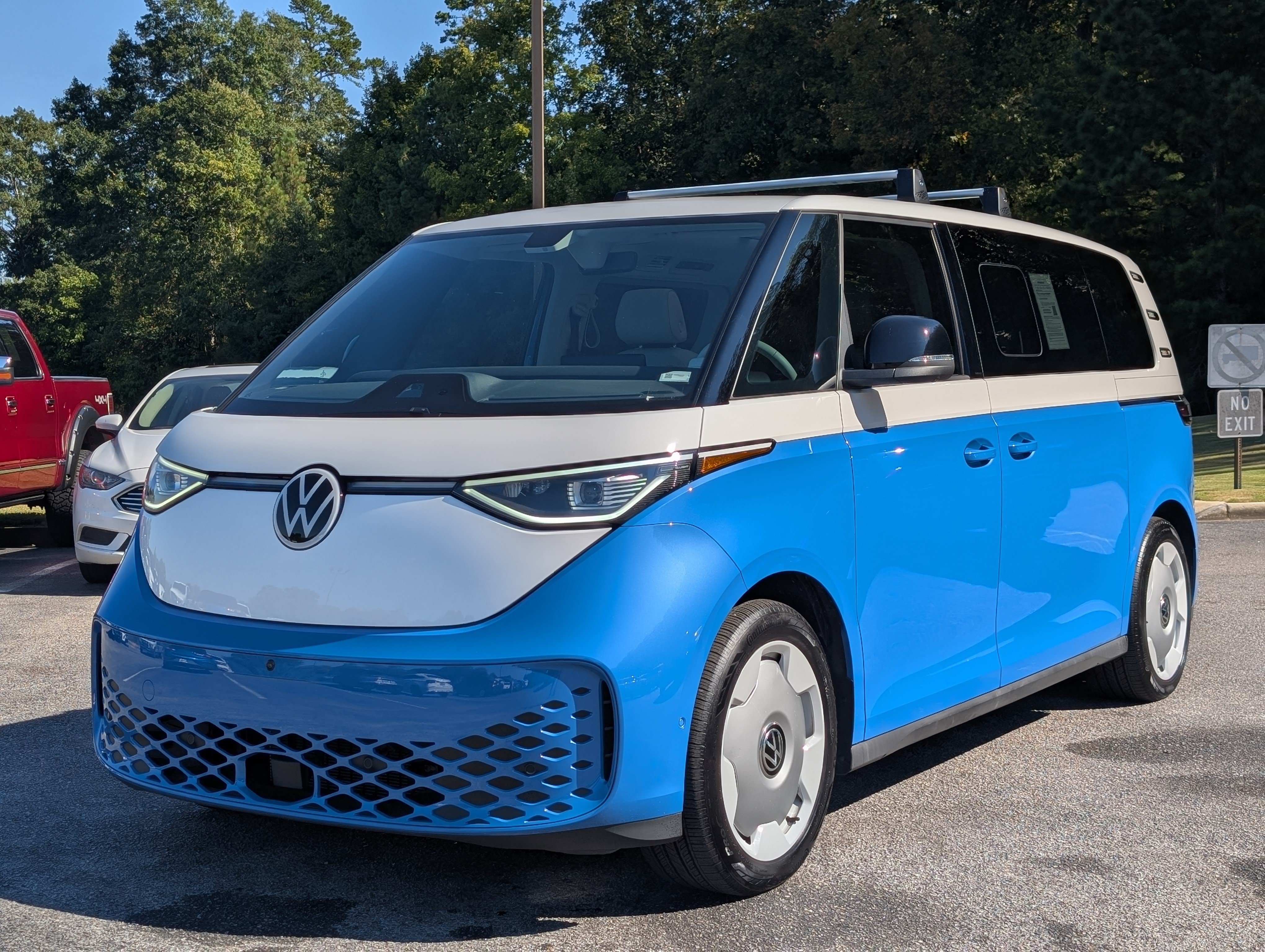 Used 2025 Volkswagen ID. Buzz 1st Edition RWD image 5