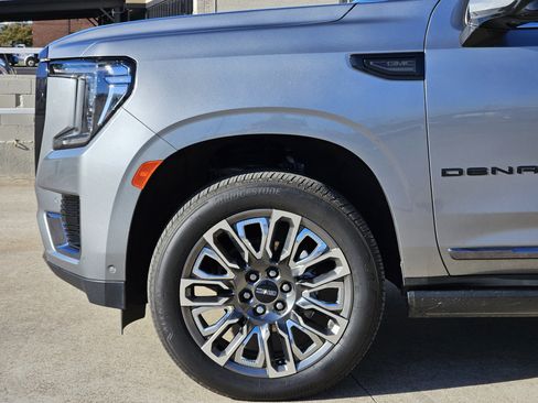 Used 2023 GMC Yukon XL Denali Ultimate image 12