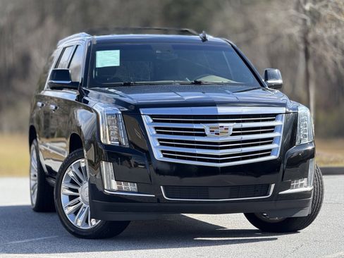 Used 2019 Cadillac Escalade Platinum image 3