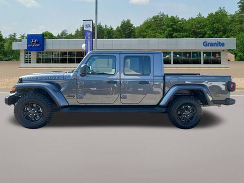 Used 2025 Jeep Gladiator Sport AWD/4WD image 10