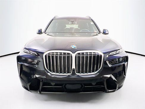 Used 2023 BMW X7 xDrive40i w/ Executive Package image 2