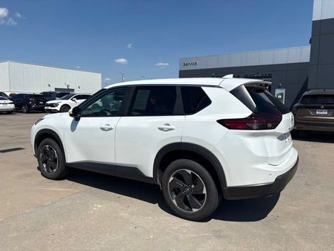 Used 2025 Nissan Rogue SV AWD/4WD image 4
