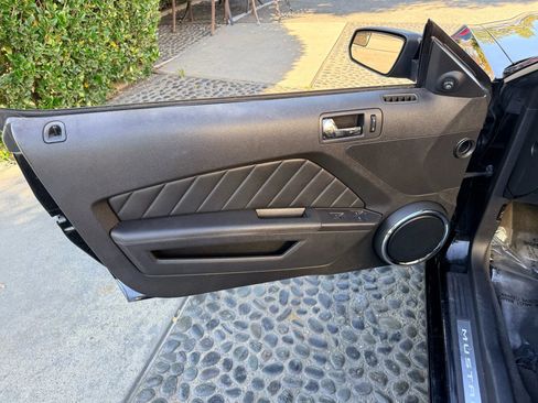 Used 2013 Ford Mustang GT Premium image 13