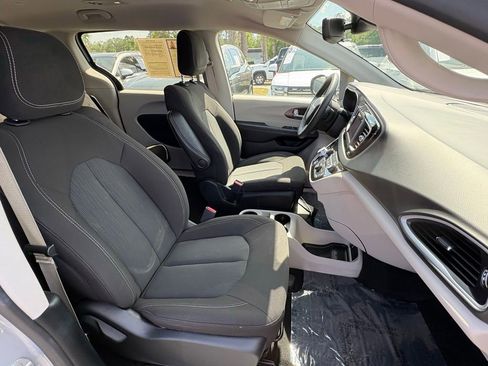 Used 2023 Chrysler Voyager LX FWD image 24