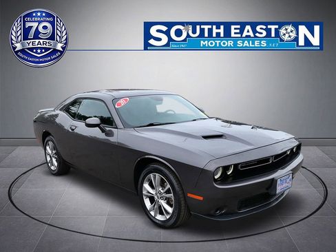Used 2020 Dodge Challenger SXT AWD/4WD image 2