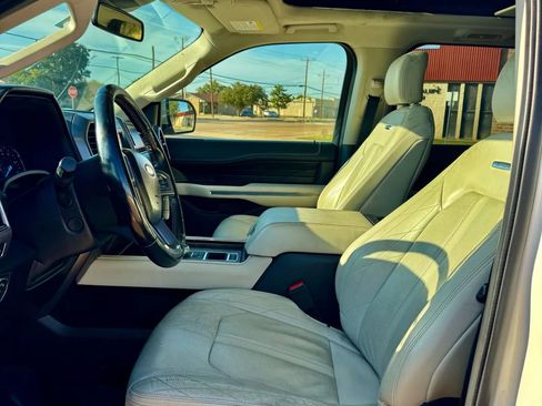 Used 2018 Ford Expedition Platinum image 12