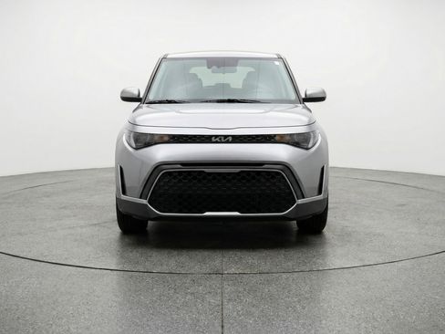 Used 2025 Kia Soul LX w/ LX Technology Package FWD image 2