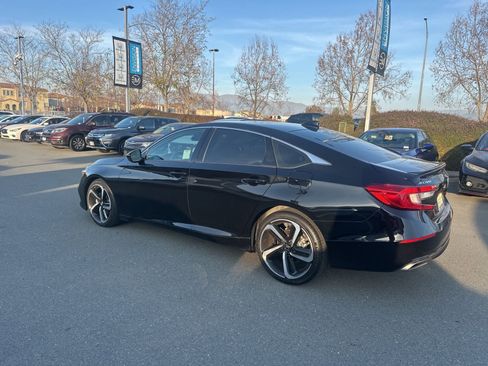 Used 2022 Honda Accord Sport image 4