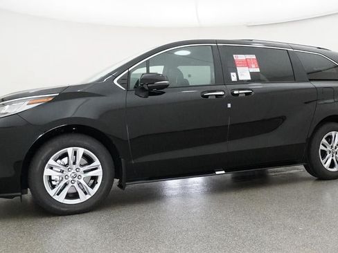 New 2026 Toyota Sienna Limited FWD image 18