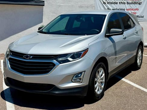 Used 2020 Chevrolet Equinox LS FWD image 2
