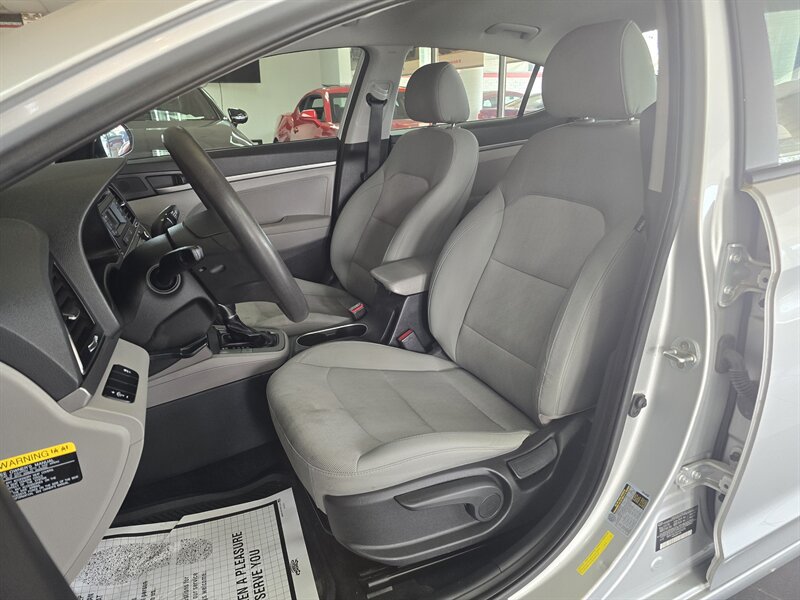 Used 2017 Hyundai Elantra SE FWD image 9
