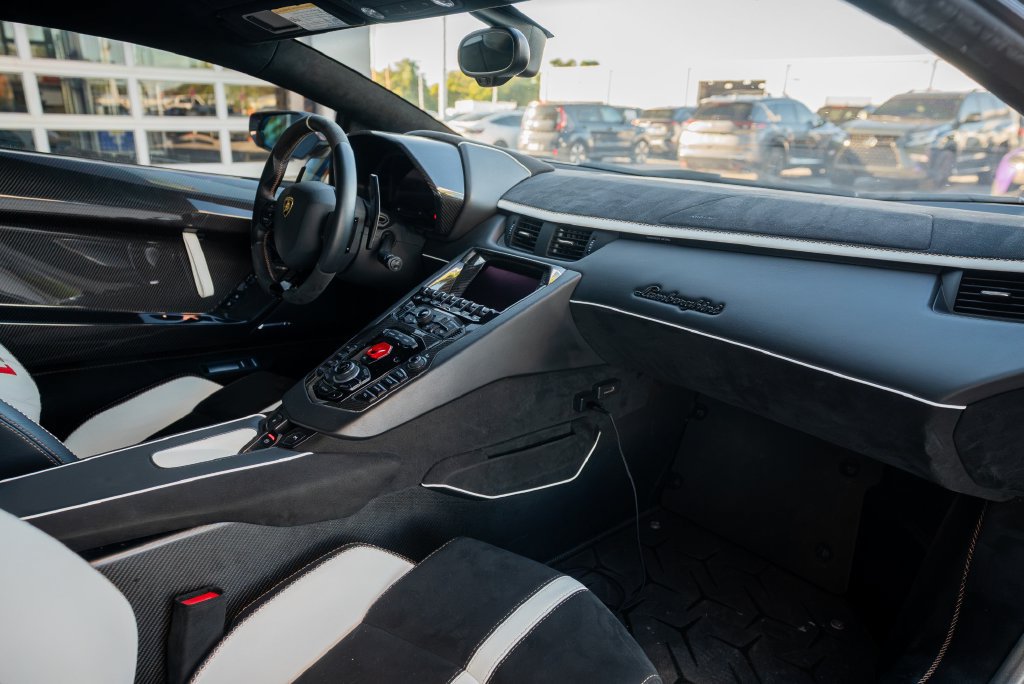 Used 2019 Lamborghini Aventador SVJ AWD/4WD image 48