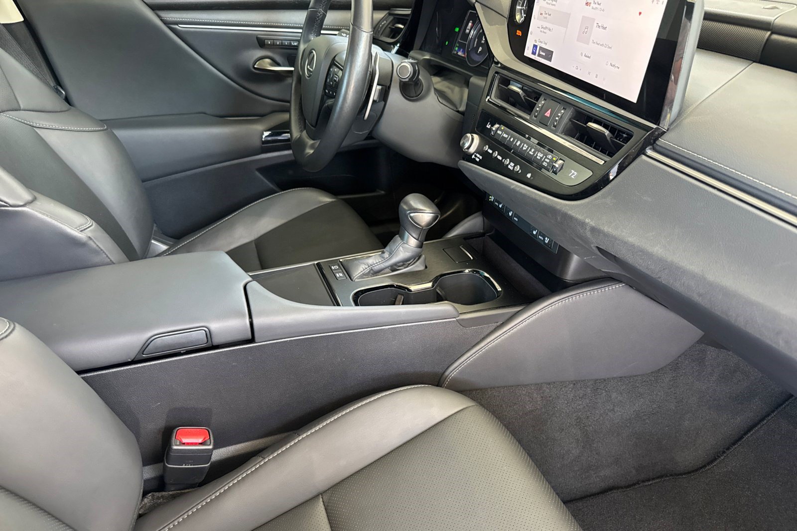 Certified 2025 Lexus ES 300h w/ Premium Package FWD image 19