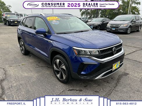 Used 2024 Volkswagen Taos SE AWD/4WD image 1