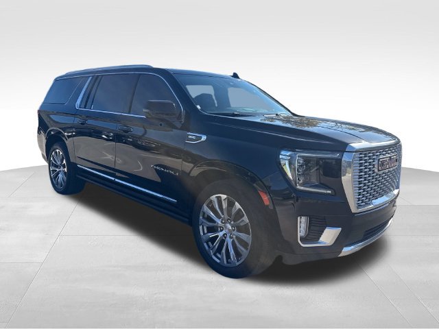 Used 2023 GMC Yukon XL Denali w/ Advanced Technology Package AWD/4WD image 7