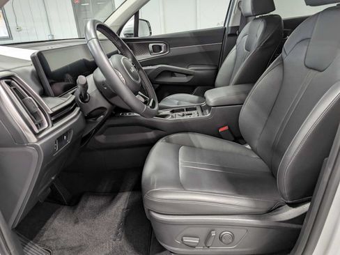 Certified 2025 Kia Sorento S AWD/4WD image 4