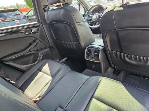 Used 2025 Porsche Macan AWD/4WD image 14