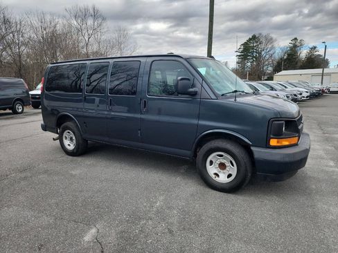 Used 2017 Chevrolet Express 2500 LS image 3