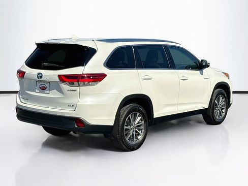Used 2019 Toyota Highlander XLE AWD/4WD image 5