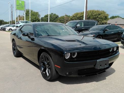 Used 2022 Dodge Challenger SXT w/ Blacktop Package RWD image 4
