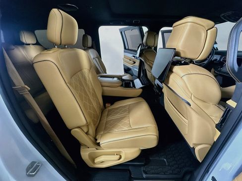 Used 2022 Jeep Grand Wagoneer Series III w/ Rear Seat Video Group 1 AWD/4WD image 12