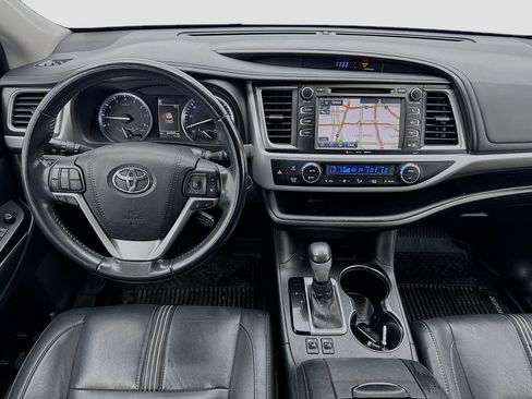 Used 2018 Toyota Highlander SE FWD image 15