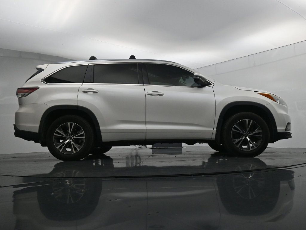 Used 2016 Toyota Highlander XLE AWD/4WD image 24