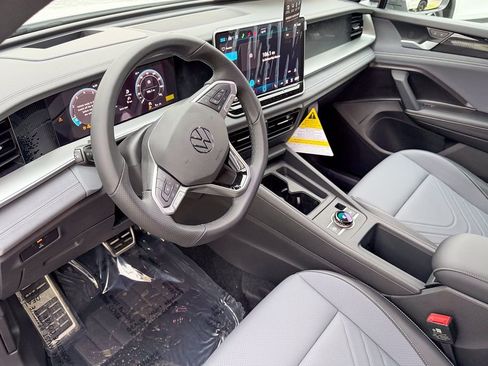 New 2026 Volkswagen Tiguan SE R-Line image 12