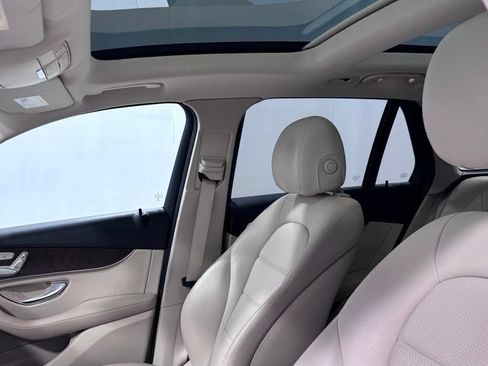 Used 2019 Mercedes-Benz GLC 300 4MATIC image 12