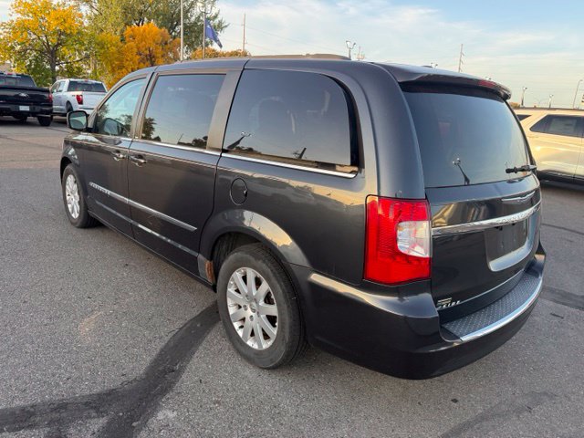 Used 2013 Chrysler Town & Country Touring FWD image 8