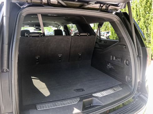 Used 2023 Chevrolet Suburban Premier AWD/4WD image 32