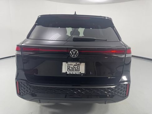 Used 2025 Volkswagen Tiguan SE R-Line AWD/4WD image 6