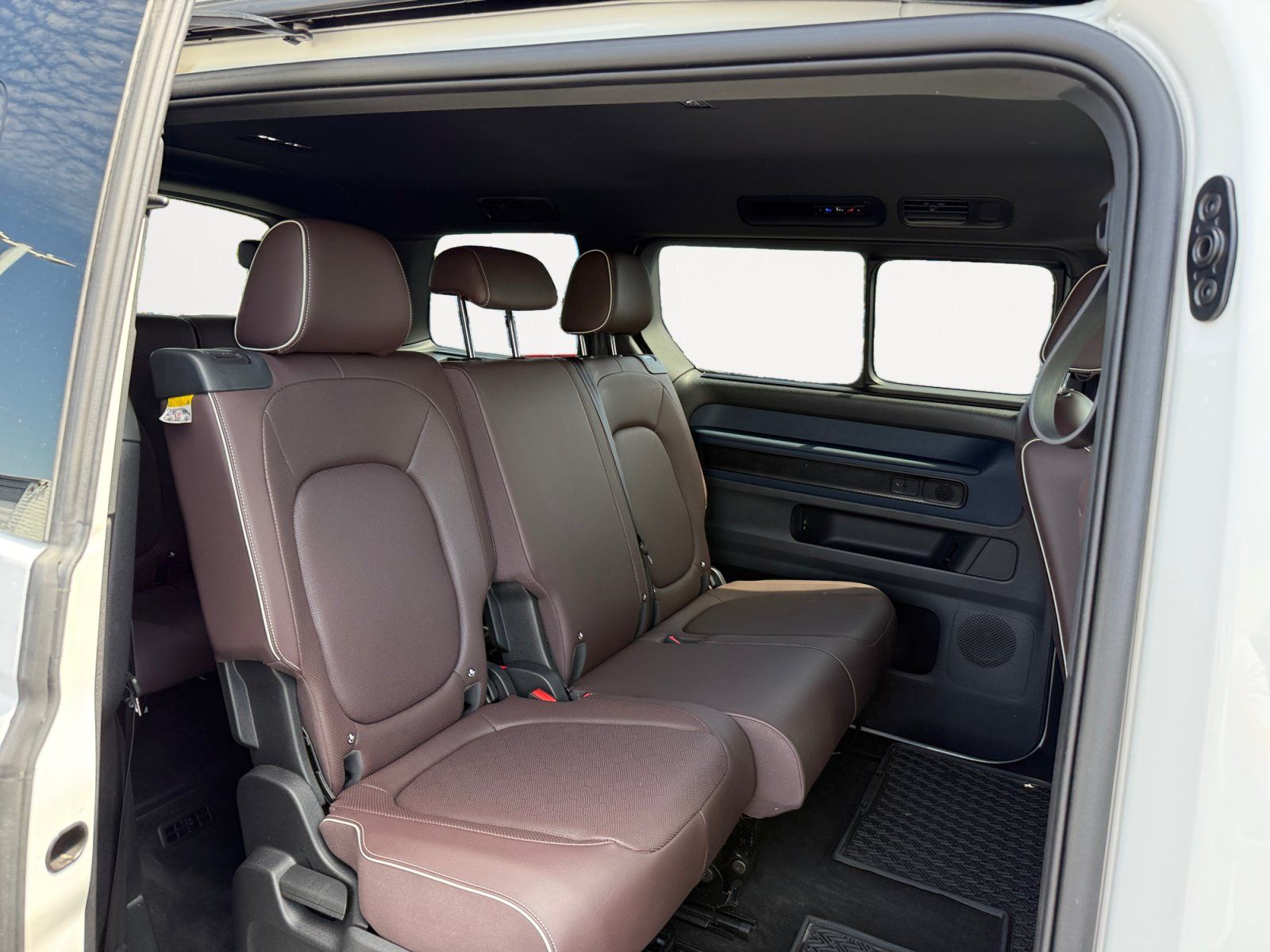 Certified 2025 Volkswagen ID. Buzz Pro S RWD image 18