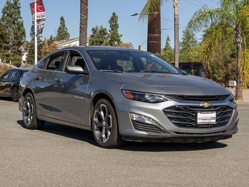 Used 2023 Chevrolet Malibu LT FWD image 2