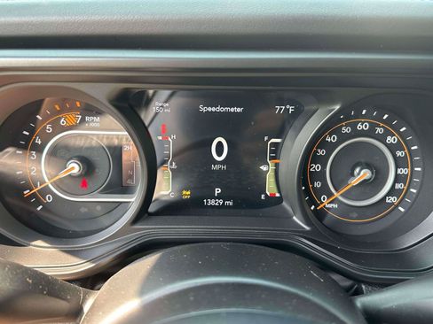 Used 2025 Jeep Wrangler Unlimited Rubicon AWD/4WD image 24
